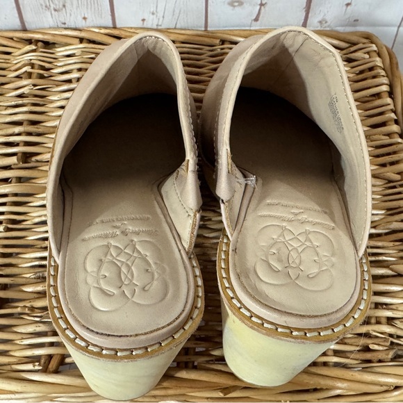 ANTONIO MELANI Kimberly Whitman Beige Tan Leather Wooden Clogs Mules Heels 7.5 - Picture 6 of 12
